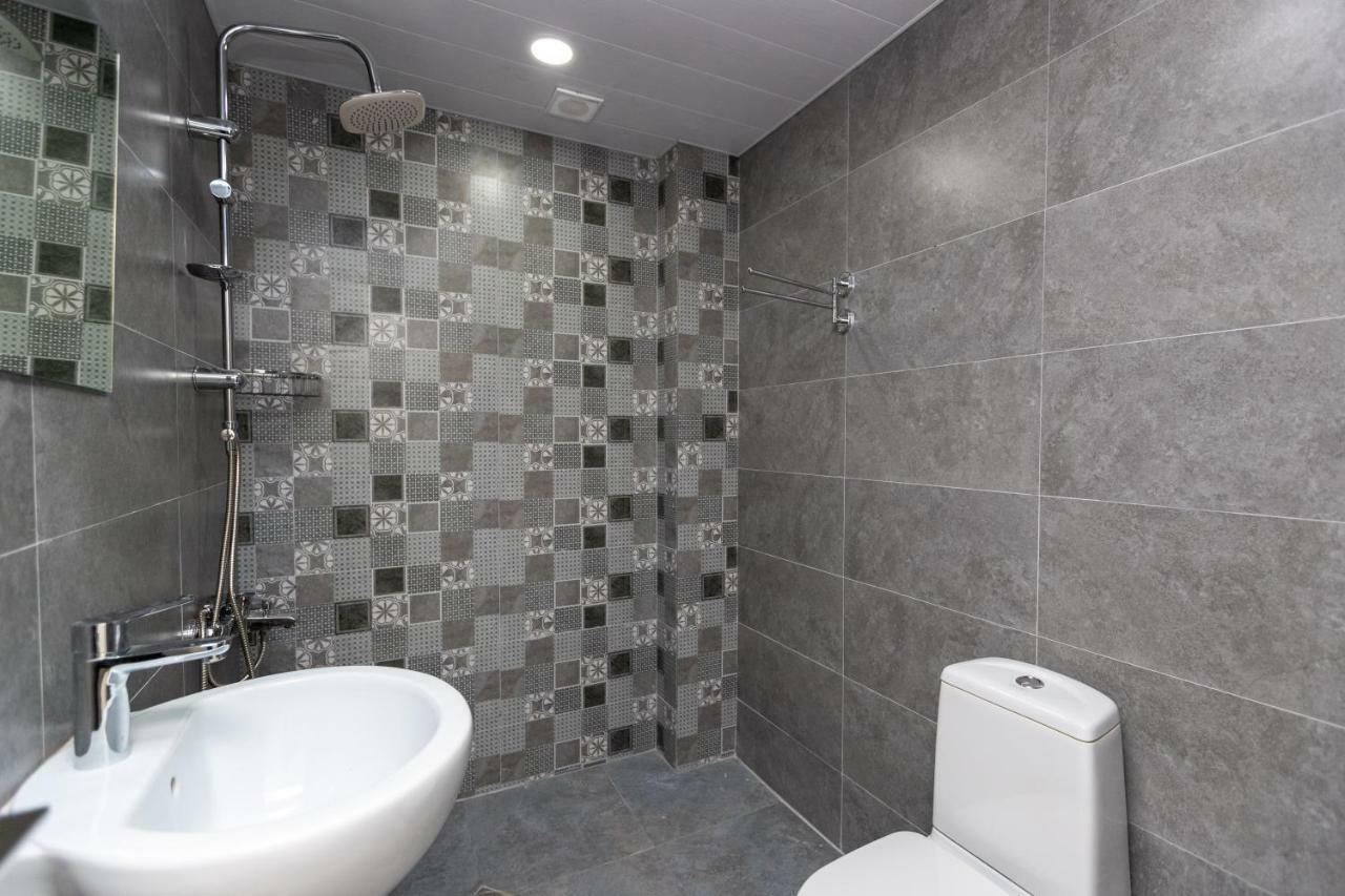 Giorgi'S Apartment تبليسي المظهر الخارجي الصورة