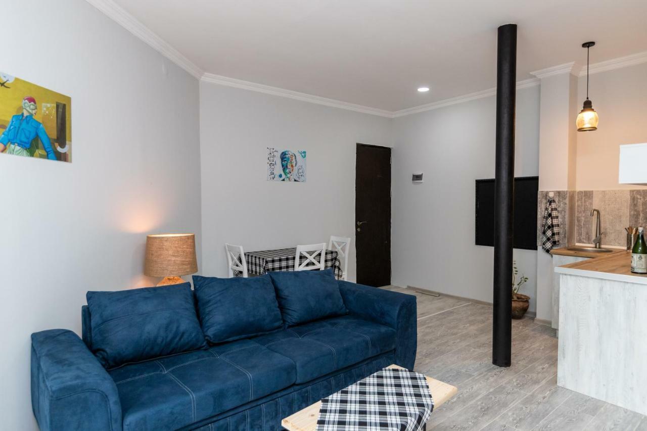 Giorgi'S Apartment تبليسي المظهر الخارجي الصورة